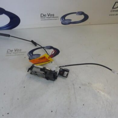 Peugeot 308 1.6 VTI 16V Front door lock mechanism 4-door, right 2008 9136CR
