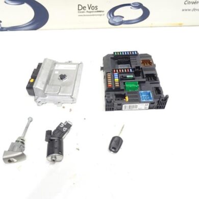 Peugeot 2008  Engine management computer HMZHM01 2016 1613395980