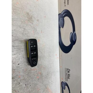 Peugeot 2008  Multi-functional window switch 2019 9824253980