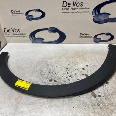 Opel Grandland X  Wheel arch strip 2021 YP000310XT