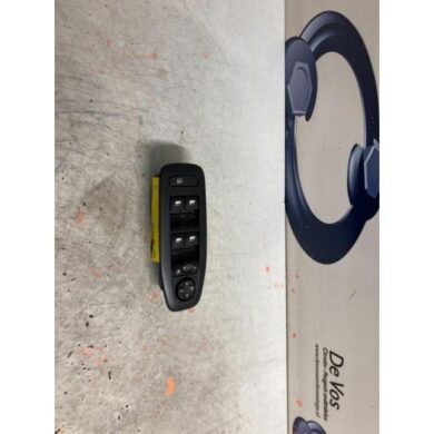 Peugeot 2008 1.2 12V e-THP PureTech 130 Multi-functional window switch 2019 98242539ZD