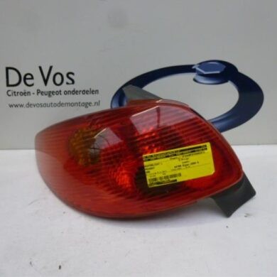 Peugeot 206 1.6 16V Taillight, left 2004 6350S0