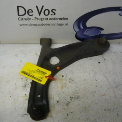 Peugeot 107 1.0 12V Draagarm links-voor 2008 3520Q2