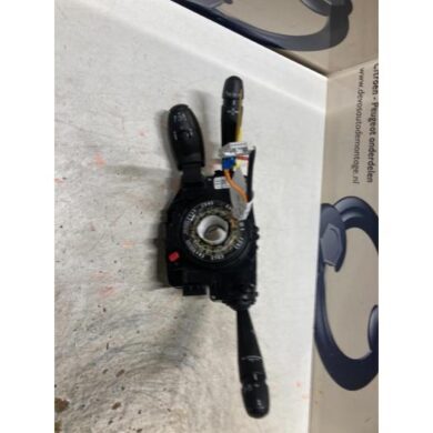 Peugeot 2008 1.2 Vti 12V PureTech 82 Steering column stalk 2015 98081767ZD