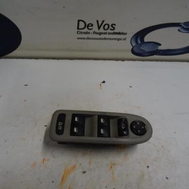 Citroen C5  Multi-functional window switch 2010 6490QY