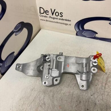 Peugeot 3008 1.6 16V HYbrid 225 Dynamostütze unten 5G06 2021 9833032280