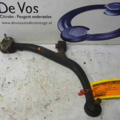 Citroen Saxo 1.6 VTR Front wishbone, right 1999 352093