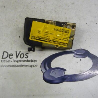 Peugeot 406 1.9 Sd,SLd,STd,STXd Door lock mechanism 4-door, front left 1996 9135P1