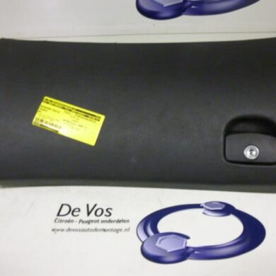 Peugeot 607 2.2 HDi 16V FAP Dashboardkastje 2005 8220QA