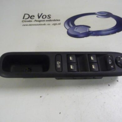 Peugeot 3008  Combischakelaar ramen 2012 6490X5