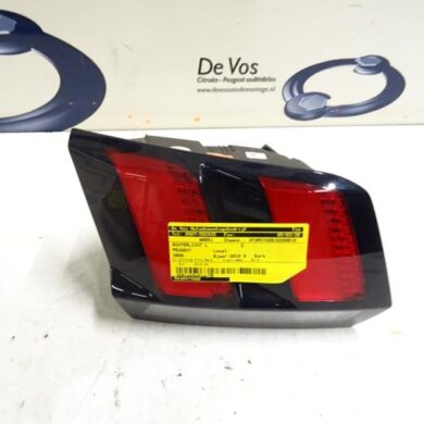 Peugeot 3008  Achterlicht links 2018 9810477880