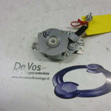 Peugeot 4007 2.2 HDiF 16V Tailgate hinge 2007 8613E8