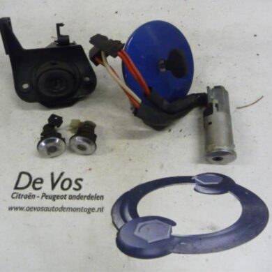 Citroen Saxo 1.1i X,SX Set of cylinder locks (complete) 1998 4162T3