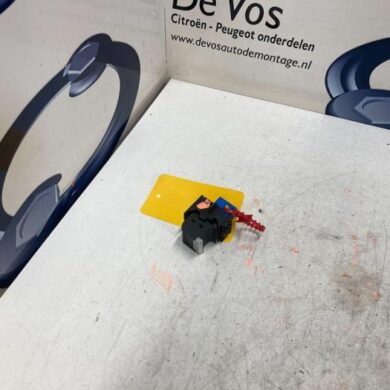 Peugeot 2008 1.2 VTi 12V PureTech 130 Handrem schakelaar HNS 2020 98105935VV