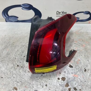 Peugeot 2008 1.2 12V e-THP PureTech 130 Achterlicht rechts 2018 9814745980-9826730380