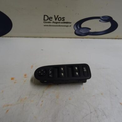 Peugeot 508  Combischakelaar ramen 2012 6490NT