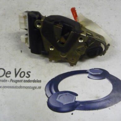 Peugeot 605 2.0 SRi Deurslot Mechaniek 4Deurs rechts-achter 1992 913880