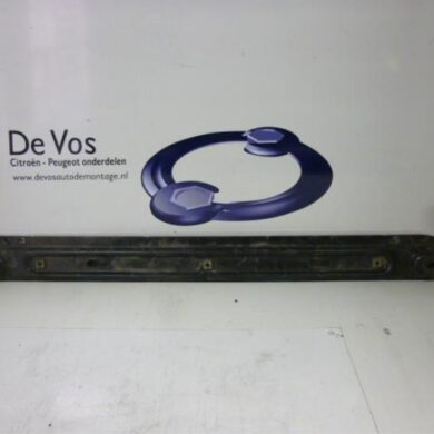 Peugeot 308 1.6 VTI 16V Radiator bar 2009 3502AW