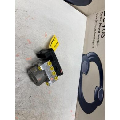 Peugeot 2008 1.2 VTi 12V PureTech 100 ABS pump HNK 2020 1675812980-1682804380-9838074380