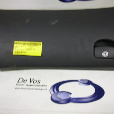 Peugeot 607 2.0 16V Dashboardkastje 2002 8220QA