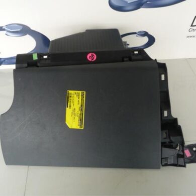 Peugeot 508 1.6 THP 16V Glovebox 2011 825283-825281