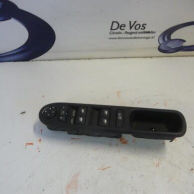 Citroen C3 Picasso  Combischakelaar ramen 2012 6490P7