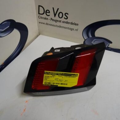 Peugeot 3008  Achterlicht rechts 2018 9810477780