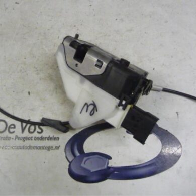 Peugeot 308 1.6 HDi 16V Front door lock mechanism 4-door, right 2010 9136FV