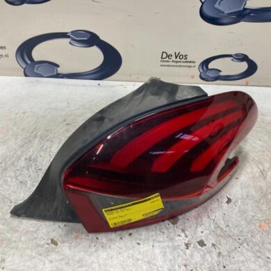 Peugeot 208 1.2 12V e-THP PureTech 110 Achterlicht rechts 2017 9825601180