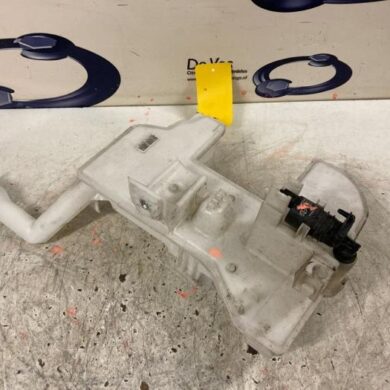 Citroen C5 1.6 16V THP 155 Front windscreen washer reservoir 2011 6431L1