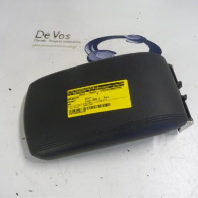 Peugeot 308 1.6 16V GTI Armrest 2012