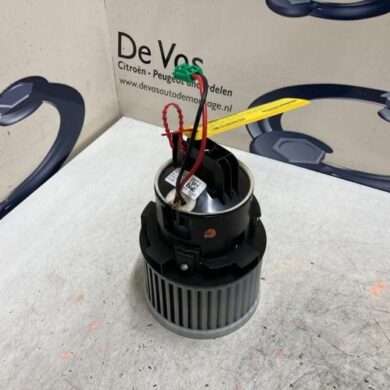 Peugeot 308 2.0 BlueHDi 150 16V Heating and ventilation fan motor 2016 1610497180