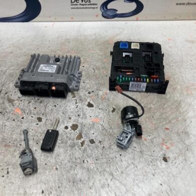 Peugeot RCZ  Engine management computer RHH 2012 1607213880-1677628980-9801556080