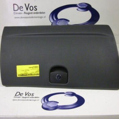 Peugeot 407 2.0 HDiF 16V Glovebox 2004 8226J0-8226H7