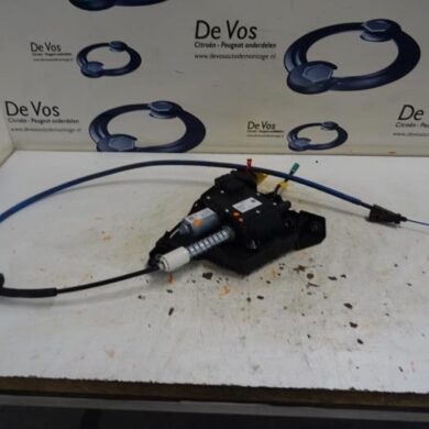Peugeot 5008  Parking brake motor RHHRH02-RHERH02 2012 470219