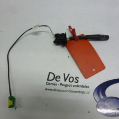 Peugeot 206 1.4 XR,XS,XT,Gentry Steering wheel mounted radio control 2000