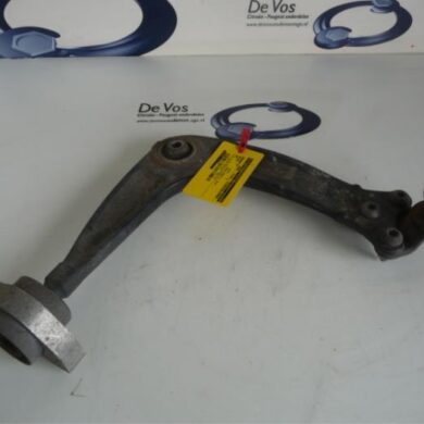 Peugeot 508 2.0 Hybrid4 16V Front wishbone, right 2013 3521V1