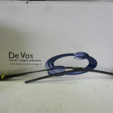 Peugeot 308 1.6 16V THP 150 Front wiper arm 2008 6429EL