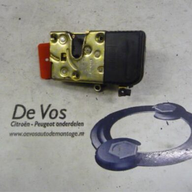 Peugeot 406 2.0 S,SL,ST,STX 16V Deurslot Mechaniek 4Deurs rechts-voor 1999 9136J6