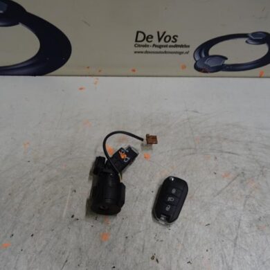 Peugeot 3008  Ignition lock + key 2018 9813617780