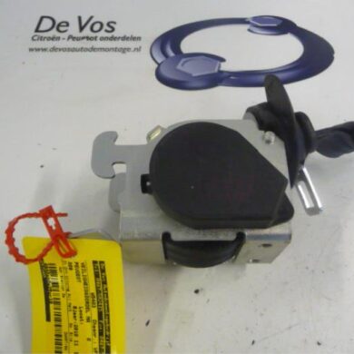 Peugeot 308  Rear seatbelt, centre 2010 8975V0