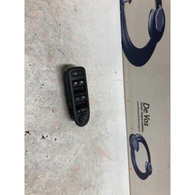 Peugeot 308 1.6 VTI 16V Multi-functional window switch 2010 6490S5