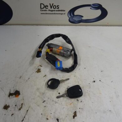 Peugeot 206 1.6 16V Ignition lock + key 2003 4162Z1