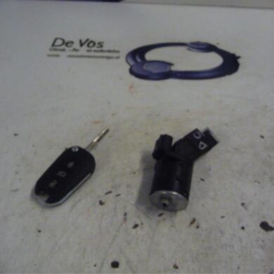 Peugeot 208  Kontaktslot+Sleutel 2013 1608682880