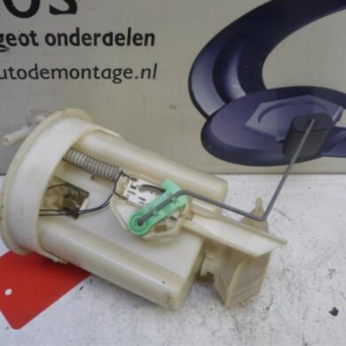 Peugeot 306 1.8i 16V Electric fuel pump LFY 1999 152595