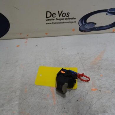 Peugeot 2008  Parking brake switch HNKHN05 2020 98105935VV