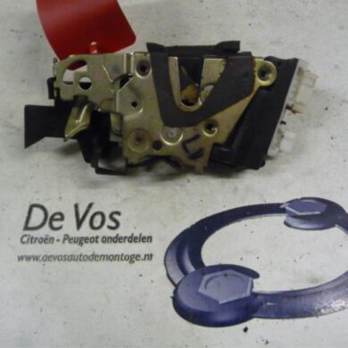 Peugeot 605 2.0 SRi Deurslot Mechaniek 4Deurs links-voor 1992 913581
