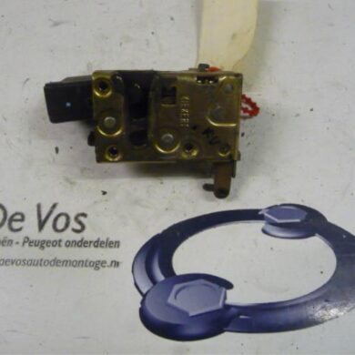 Peugeot 405  Front door lock mechanism 4-door, right 1996 913680