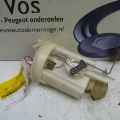 Peugeot 306 1.8i 16V Electric fuel pump LFY 1998 152595