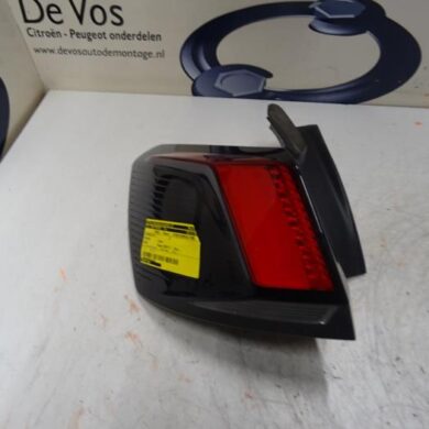 Peugeot 3008  Rücklicht links 2019 9810477180